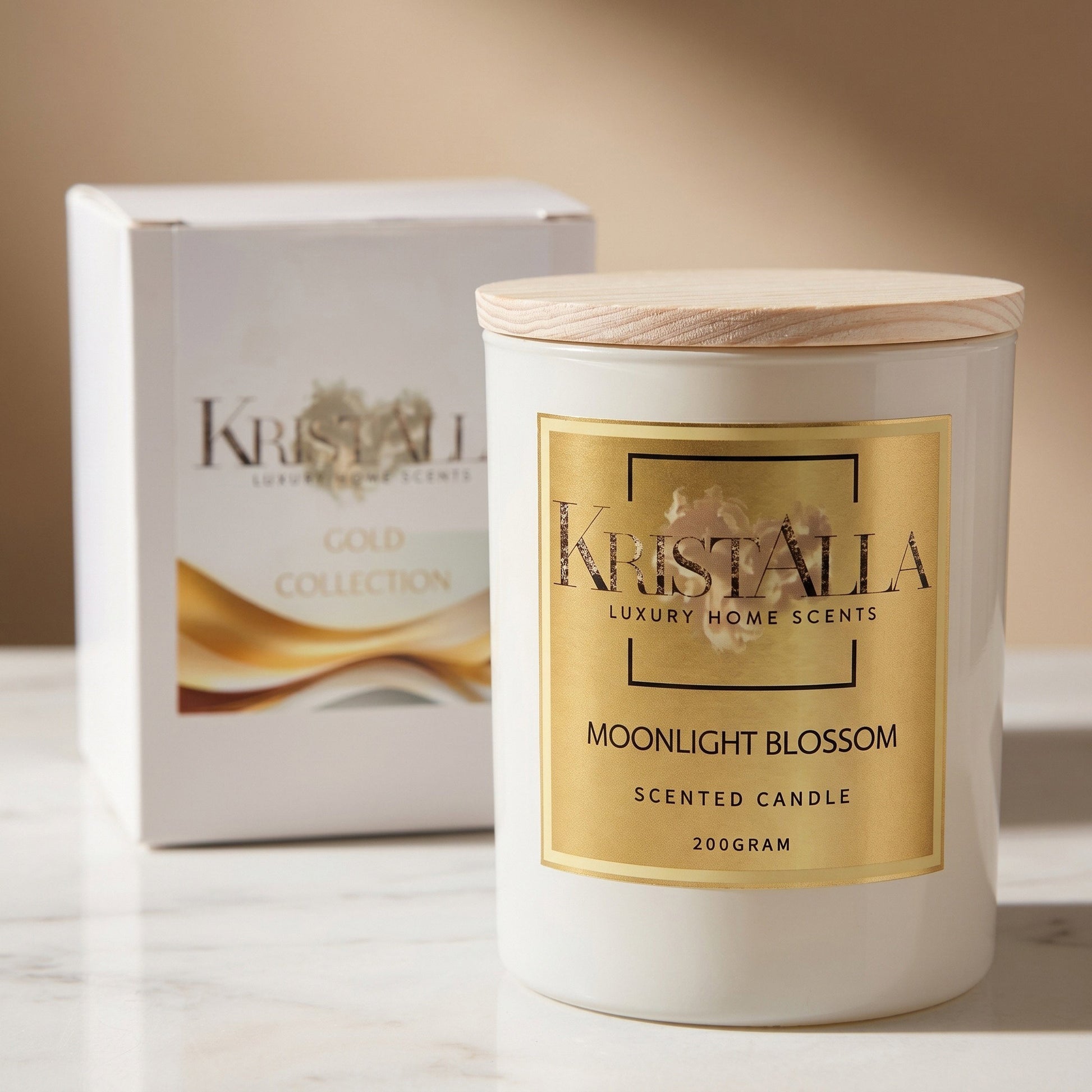 Premium Duftkerze Moonlight Blossom von Kristalla im weißen Glas mit Holzdeckel und edler Verpackung