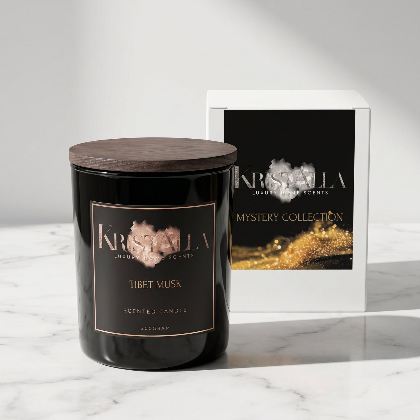 Premium Duftkerze Tibet Musk von Kristalla im schwarzen Glas mit Holzdeckel und edler Verpackung
